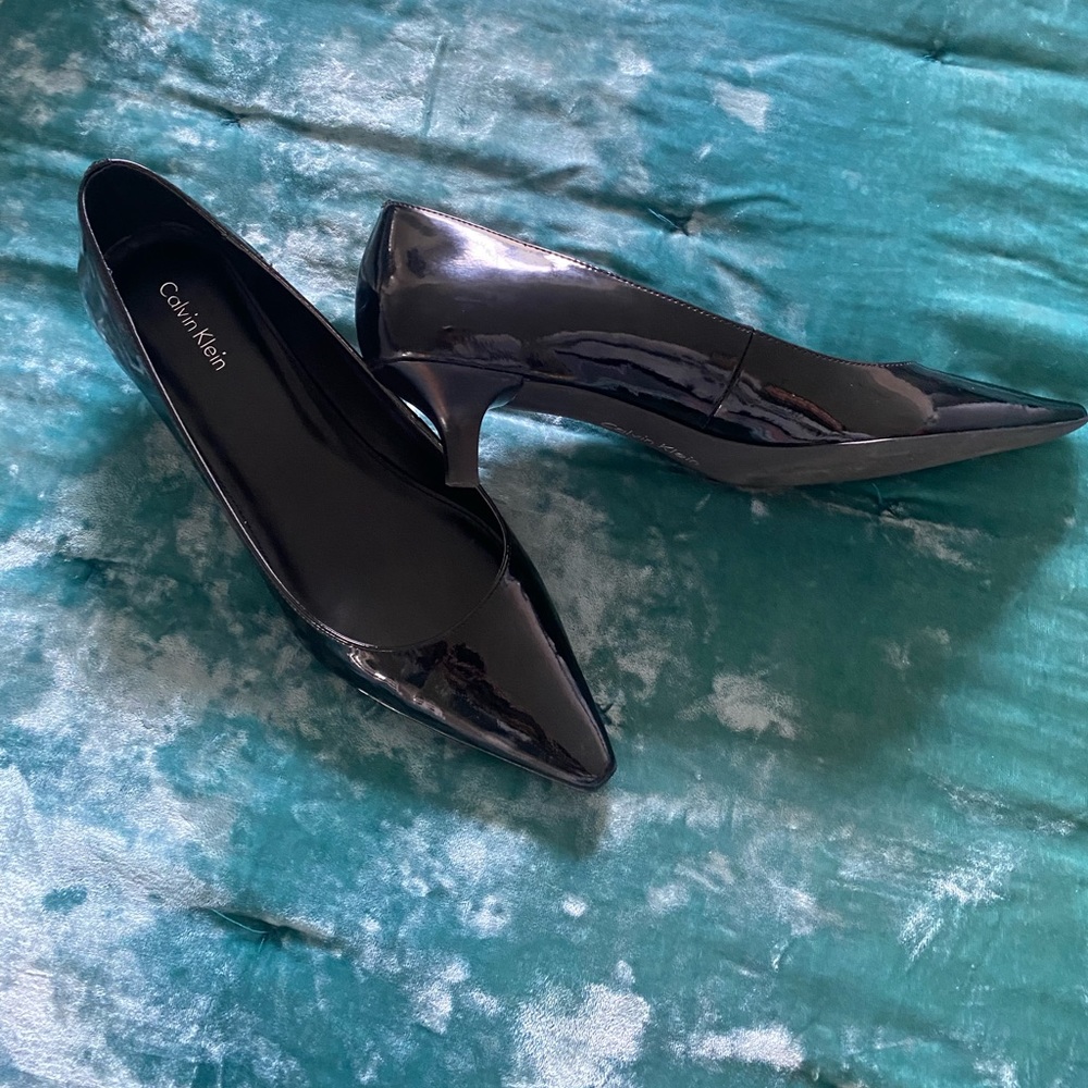 Black Patent Leather kitten heel Calvin Klein pumps 7.5